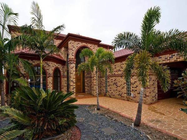 LARGE FAMILY HOME - NORTH TO WATER Picture LARGE FAMILY HOME - NORTH TO WATER Picture