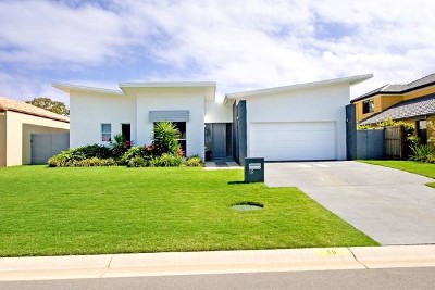 Reduced to $695,000!
Runaway Lagoons........When only the best will do! Picture