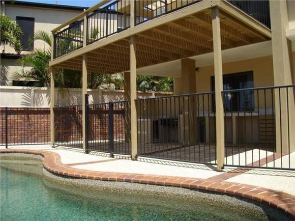 BROADWATER LUXURY HOME with DUAL LIVING Picture