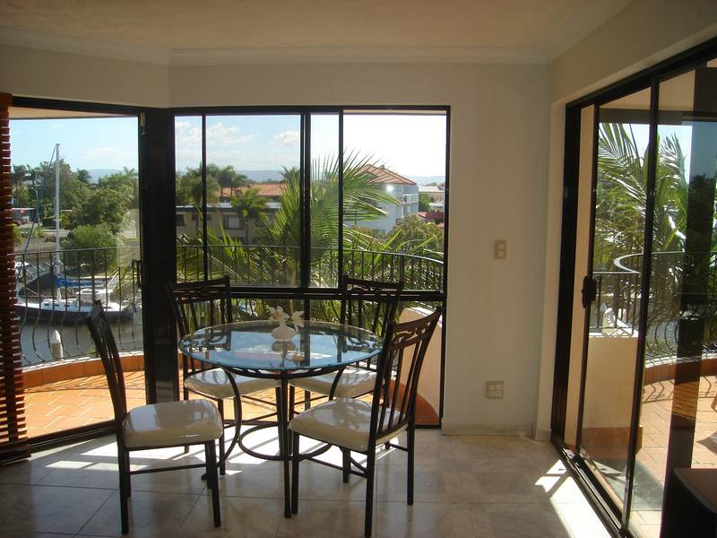 Large Three Bedroom penthouse with 4 car garaging Picture 3