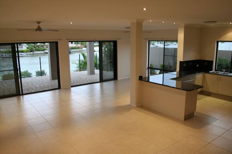 DUAL LIVING - JUST LIKE BRAND NEW! Picture