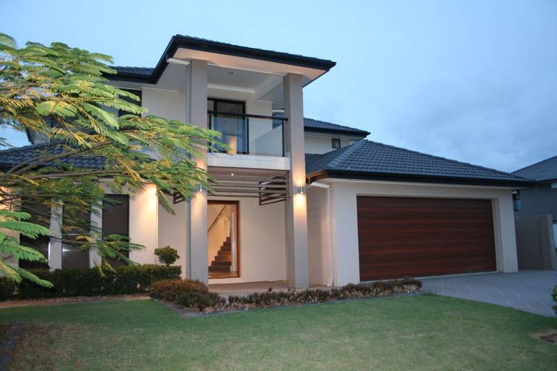 DUAL LIVING - JUST LIKE BRAND NEW! Picture