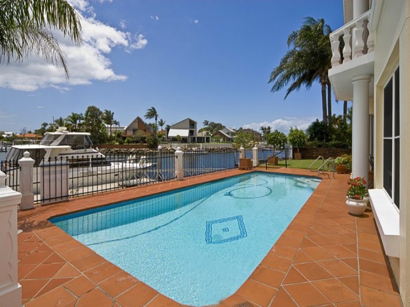 A TRULY SPECTACULAR HOME! MOOR THE BOAT AT YOUR BACK DOOR Picture 3