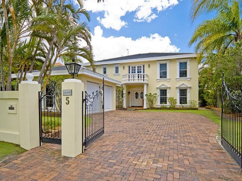 A TRULY SPECTACULAR HOME! MOOR THE BOAT AT YOUR BACK DOOR Picture 2