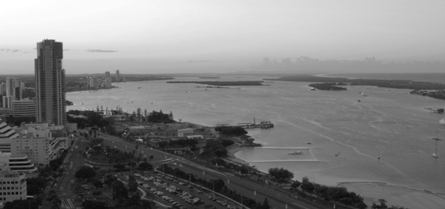 Spectacular Sub Penthouse in Heart of Gold Coast Picture 2