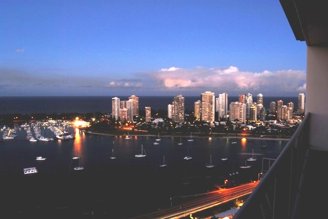 Spectacular Sub Penthouse in Heart of Gold Coast Picture 1