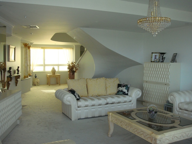 INCREDIBLE SKY HOME FOR ASTUTE BUYERS Picture 3