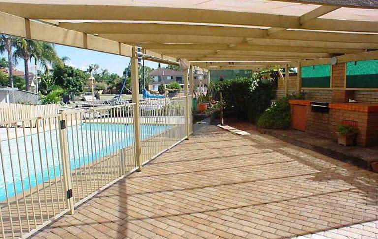 CHEAPEST WATERFRONT HOME EAST OF BAYVIEW STREET! Picture 2