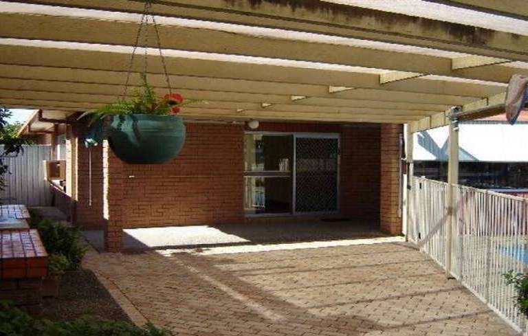 CHEAPEST WATERFRONT HOME EAST OF BAYVIEW STREET! Picture 3