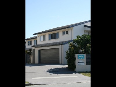 BROADWATER LUXURY HOME Picture