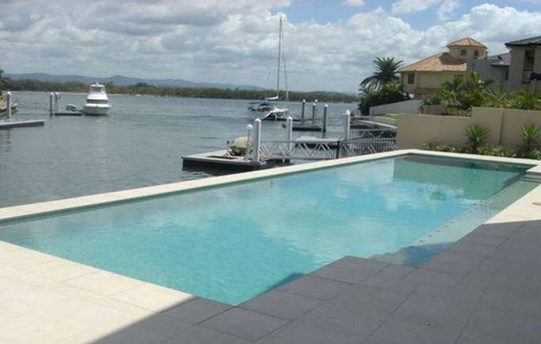 Sovereign Islands Best Buy Overlooking The Broadwater Picture 3