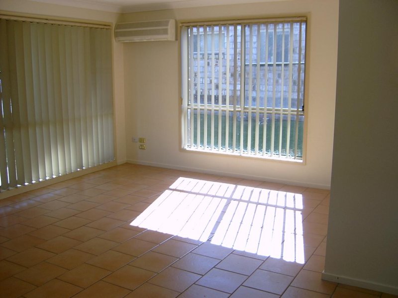 NEAT & TIDY DUPLEX!! Picture 3