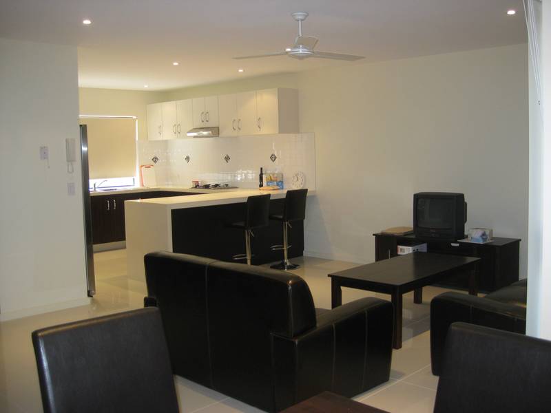 Fully furnished
ALMOST NEW TOWNHOUSE- JUST A STROLL FROM BROADWATER Picture 3