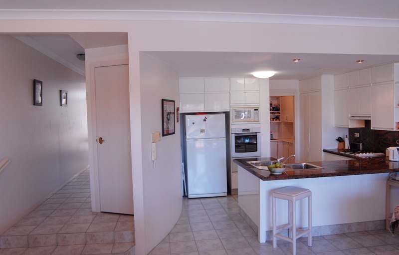 NORTH TO WATER WITH SELF CONTAINED GRANNY FLAT Picture 3