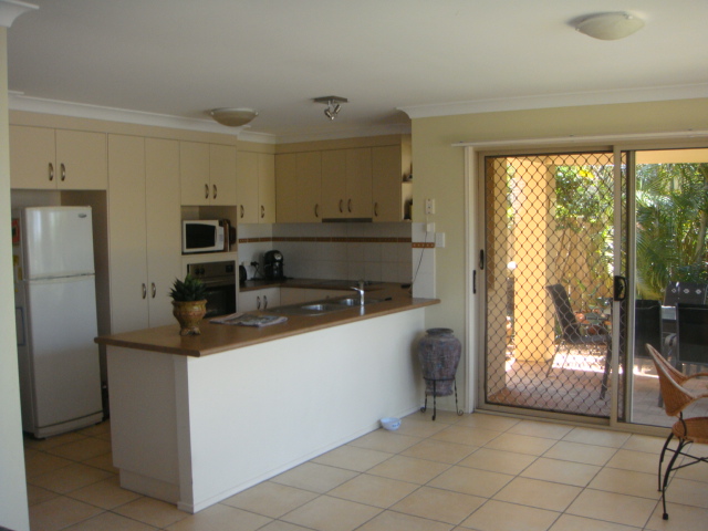 CRESTWOOD HEIGHTS BEST BUY Picture 2