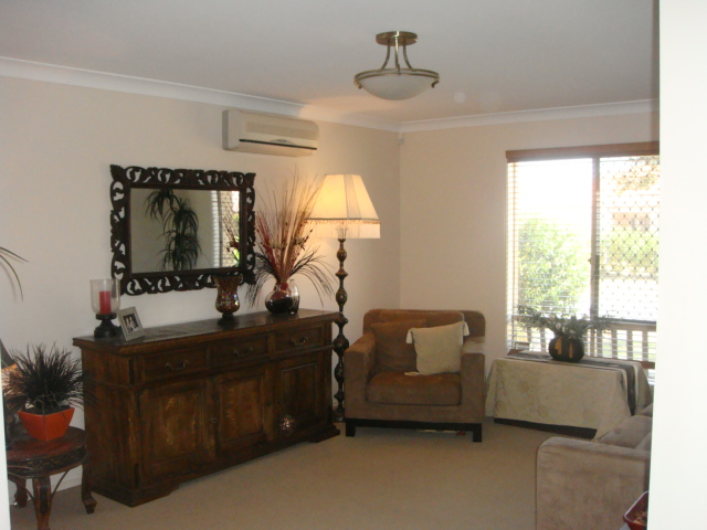 CRESTWOOD HEIGHTS BEST BUY Picture 3