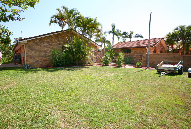 Your 1/2 Acre Sanctuary on Nerang River Picture 3