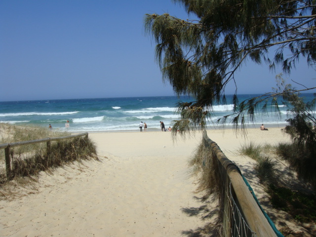 One Bedroom Apartment In The heart of surfers Paradise Picture 2