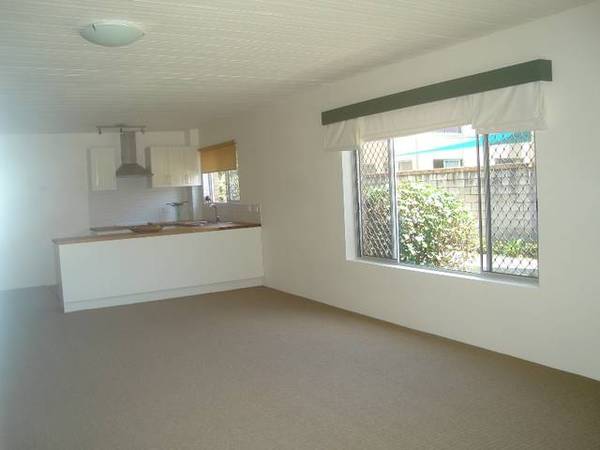 Ground Floor Waterfront Apartment Picture 2