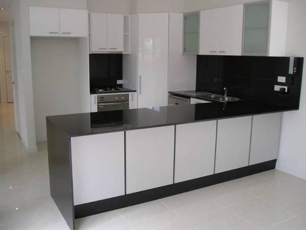 TRI LEVEL TOWNHOUSE OF PURE LUXURY Picture 2