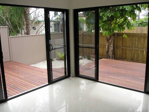 TRI LEVEL TOWNHOUSE OF PURE LUXURY Picture 3