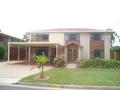 LARGE MODERN FAMILY HOME WITH POOL & AIR CON - RUNAWAY BAY Picture