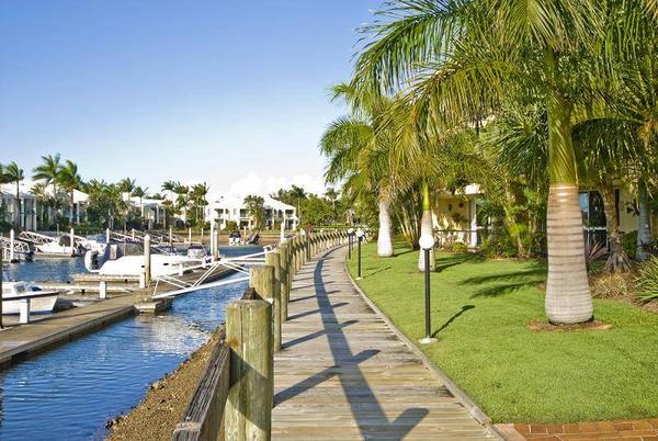 BRILLIANT RUNAWAY BAY BARGAIN! Picture 1