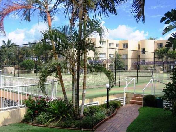 BRILLIANT RUNAWAY BAY BARGAIN! Picture 3