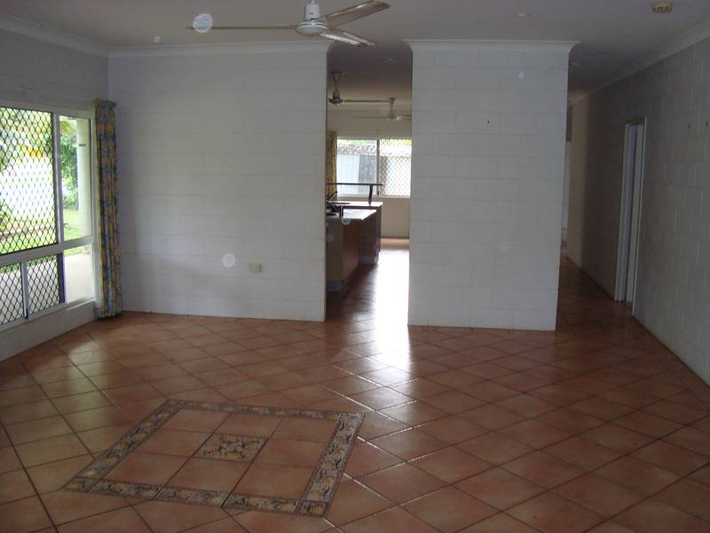 Large house needing owner Picture 2