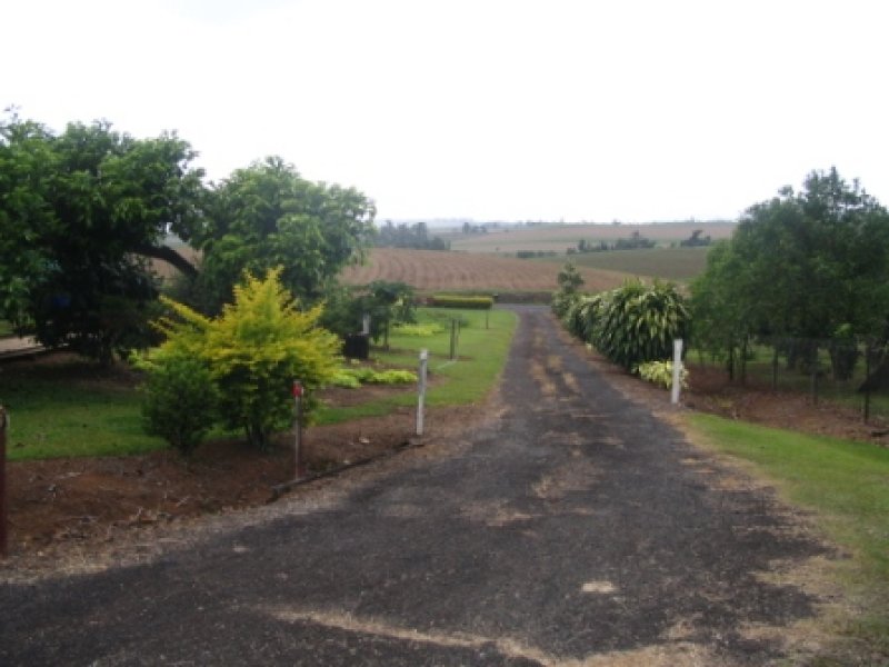 SPACIOUS HOME WITH VIEW SURROUNDS Picture 3
