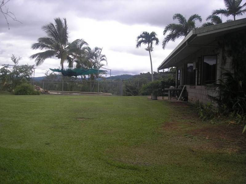 Luxury Living Overlooking Mena Creek Picture 1