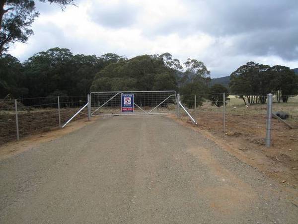 Rainbow Valley - 40.47 ha (100 Acres) Picture 2