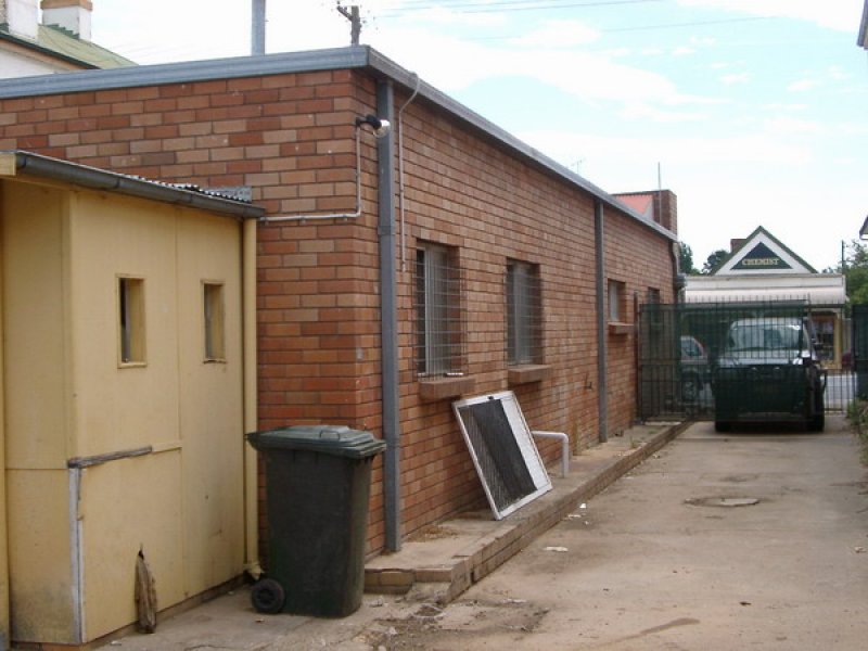 INVESTMENT PROPERTY IN THE RIGHT POSITION Picture 2