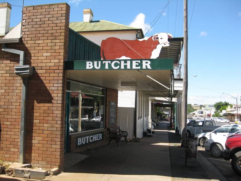 INVESTMENT PROPERTY IN THE RIGHT POSITION Picture 1