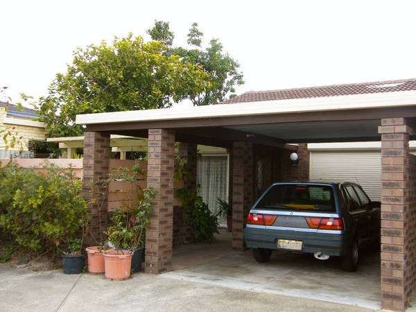 GORGEOUS END VILLA IN SMALL COMPLEX Picture