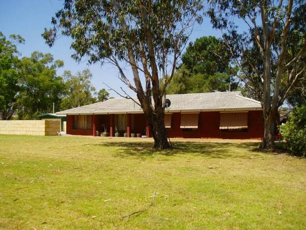 41.5 ACRES OF PRIME LAND WITH 3 X 2 HOME - NOW UNDER OFFER Picture 1