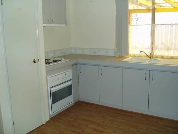 NEW LISTING!! Picture 3