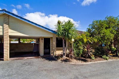 RIVER LOCATION - VILLA Picture