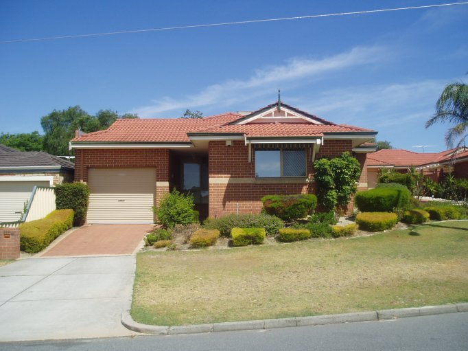 REDUCED - QUALITY FRONT HOME Picture 2