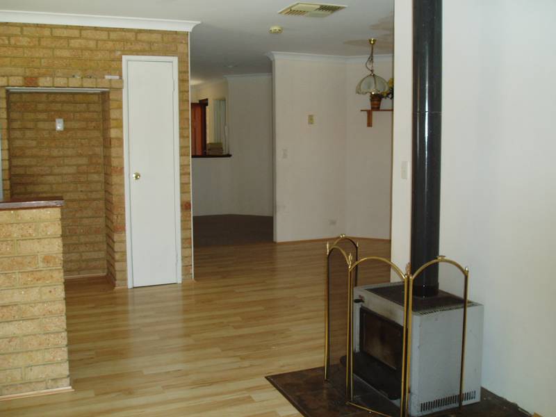 **WALKING DISTANCE TO SWAN TAFE**** Picture