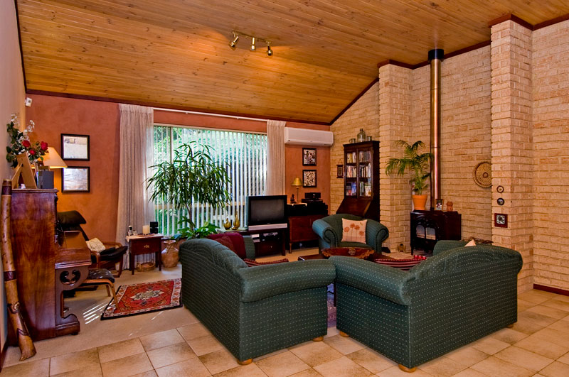 SORRY, NO HOME OPEN TODAY - UNDER OFFER! Picture 3