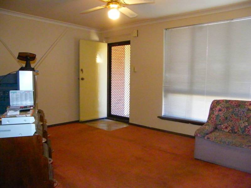 JUST LISTED - GREAT 1ST HOME BUYER!!
BY APPOINTMENT Picture 3