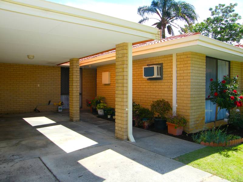 RED HOT NEW LISTING Picture 2