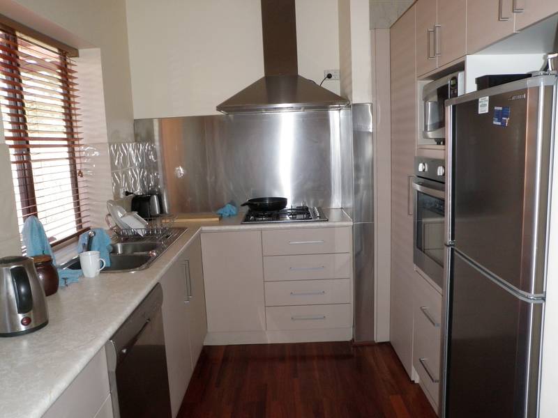 **JUST MOVE IN - SPICK & SPAN ** (Short Term Available) Picture 2