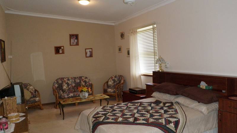 **SENSATIONAL OPPORTUNITY*** Picture 2
