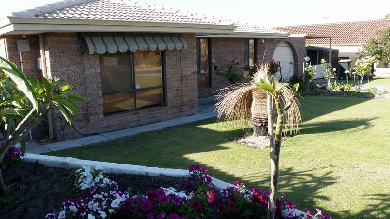 **RENOVATED FAMILY HOME WITH ALL MOD CONS *** Picture 1