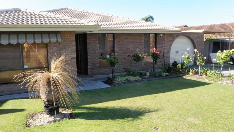 **RENOVATED FAMILY HOME WITH ALL MOD CONS *** Picture 2