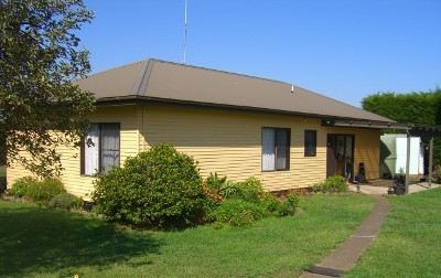 LARGE SCALE DAIRY FARM NEAR KOROIT Picture LARGE SCALE DAIRY FARM NEAR KOROIT Picture