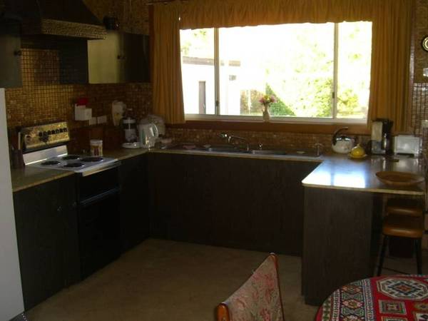 LARGE HOUSE ON 1 ACRE BLOCK Picture 3