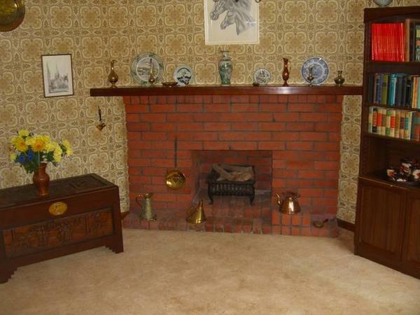 LARGE HOUSE ON 1 ACRE BLOCK Picture 2